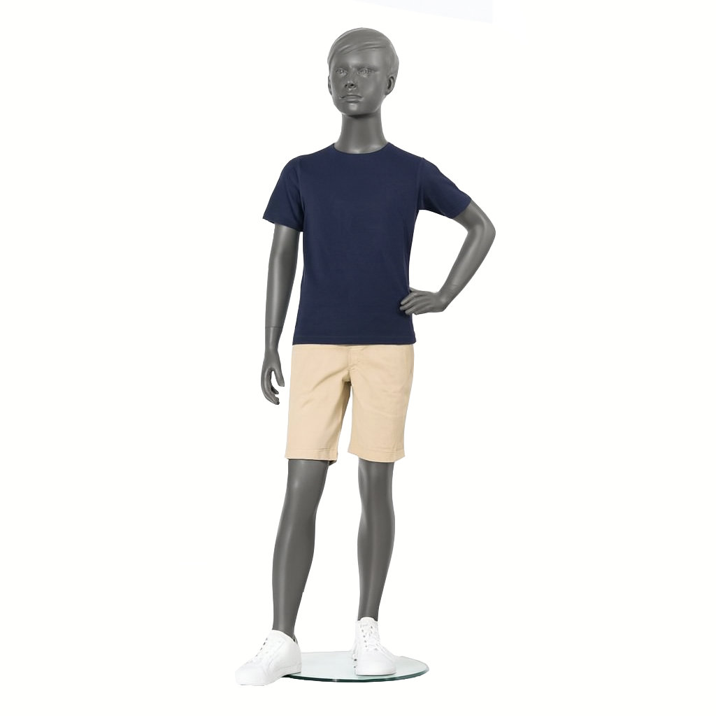 Schaufensterpuppe Junge modern