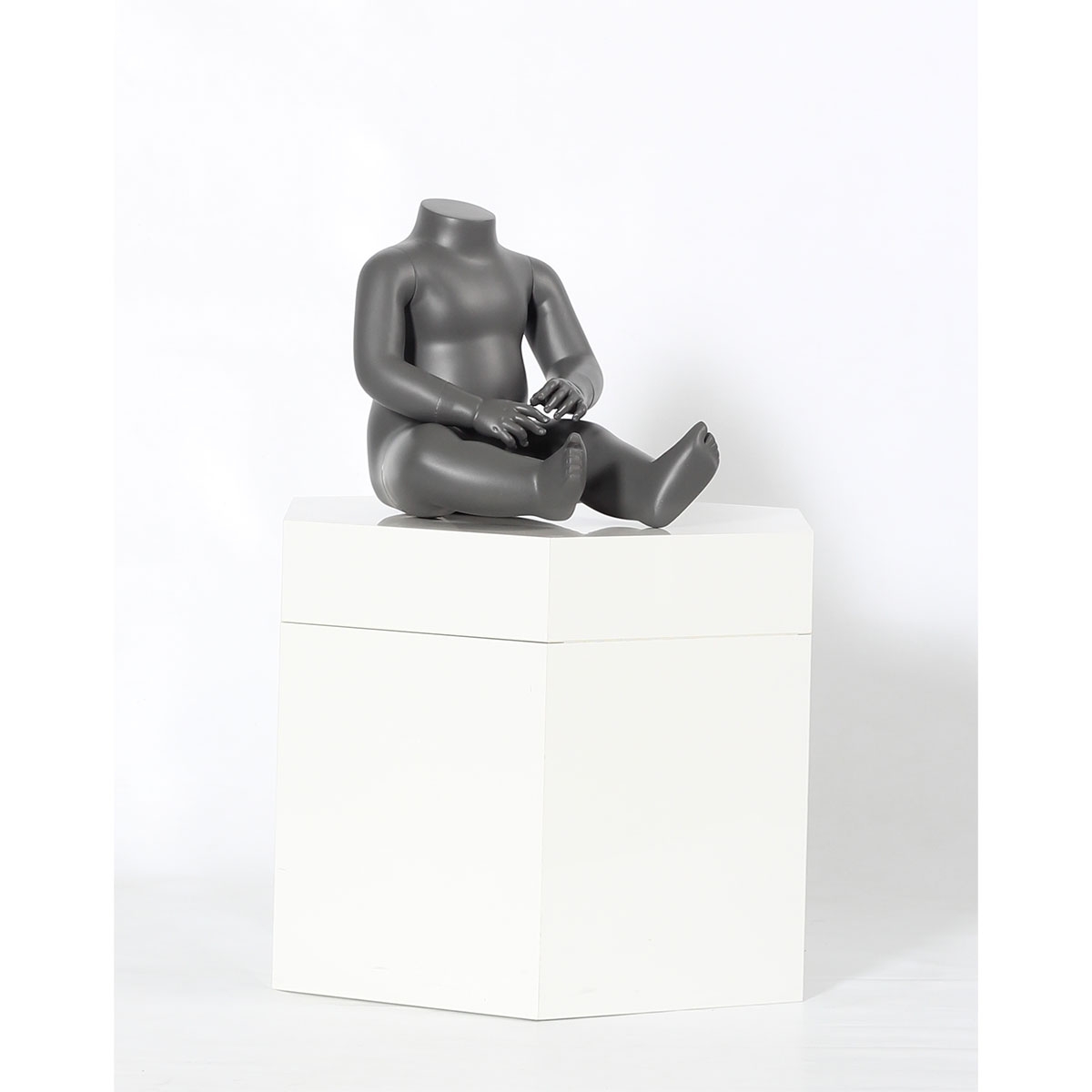 Schaufensterpuppe Baby modern